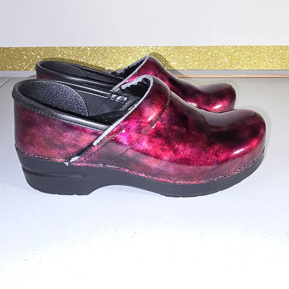 Dansko Professional clogs red black marble patent leather finish size 38 (7.5) * - Picture 2 of 16